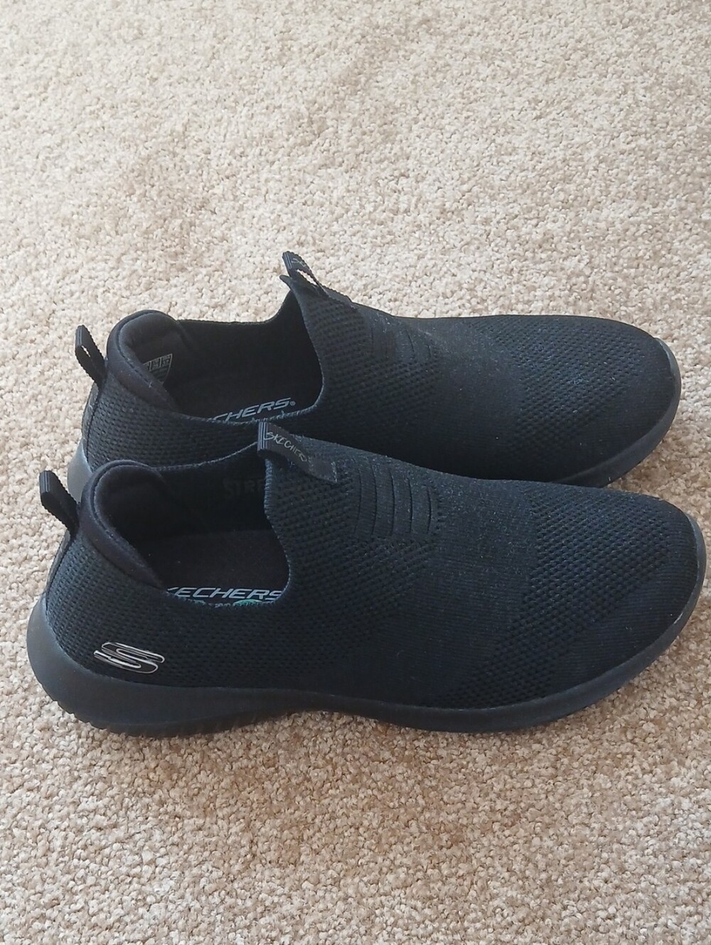 Skechers Womens Memory Foam Black Slip-On Athletic Shoes / Sneakers